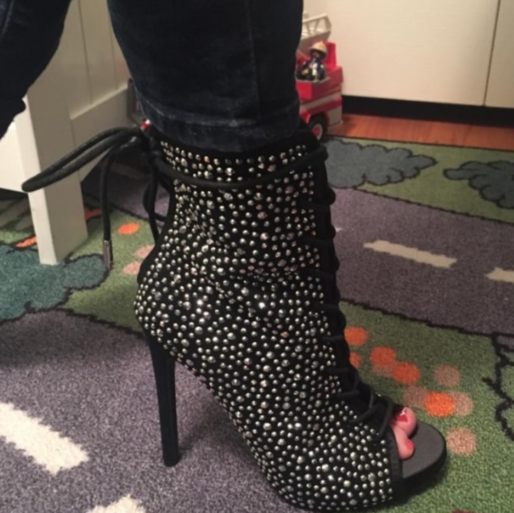 Mackenzie studded black booties💋💋💋💋 - Picture 2 of 4